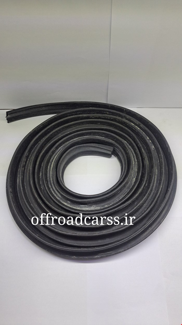 لاستیک دور درب عقب جیپ صحرا